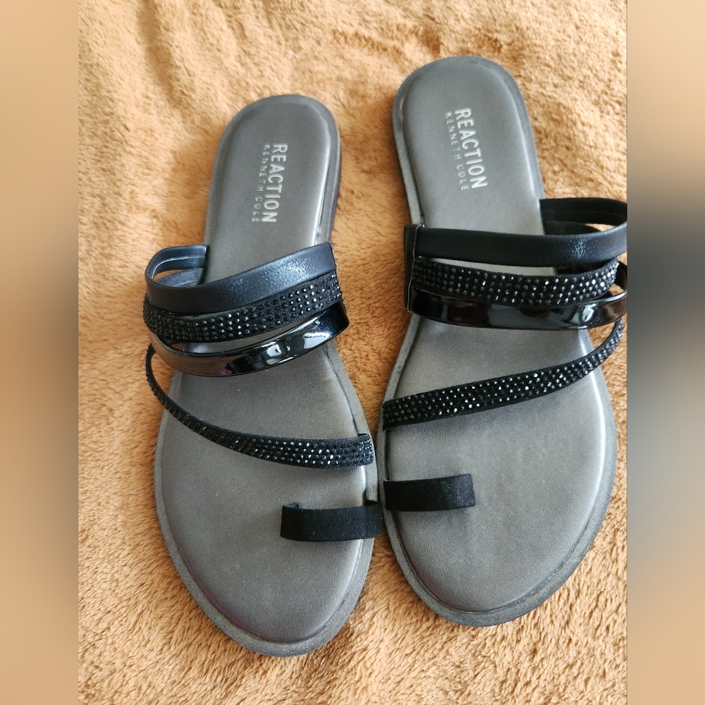 Kenneth Cole Reaction black Sandles.